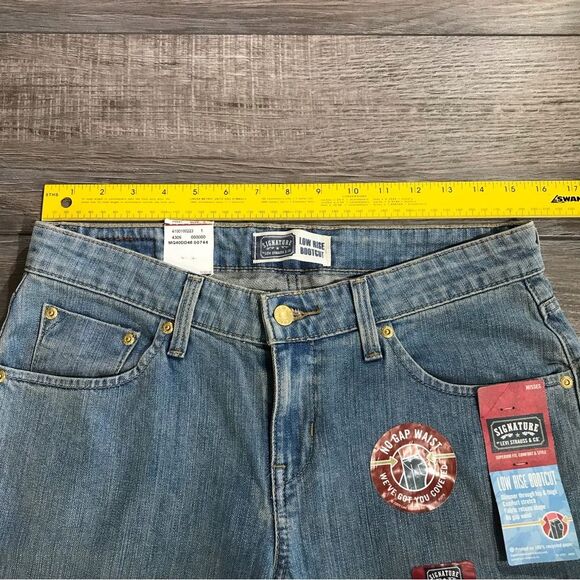 NWT Levi's Signature Womens Jeans Low Rise Boot Cut Light Wash Denim Size 8 M - Picture 8 of 15